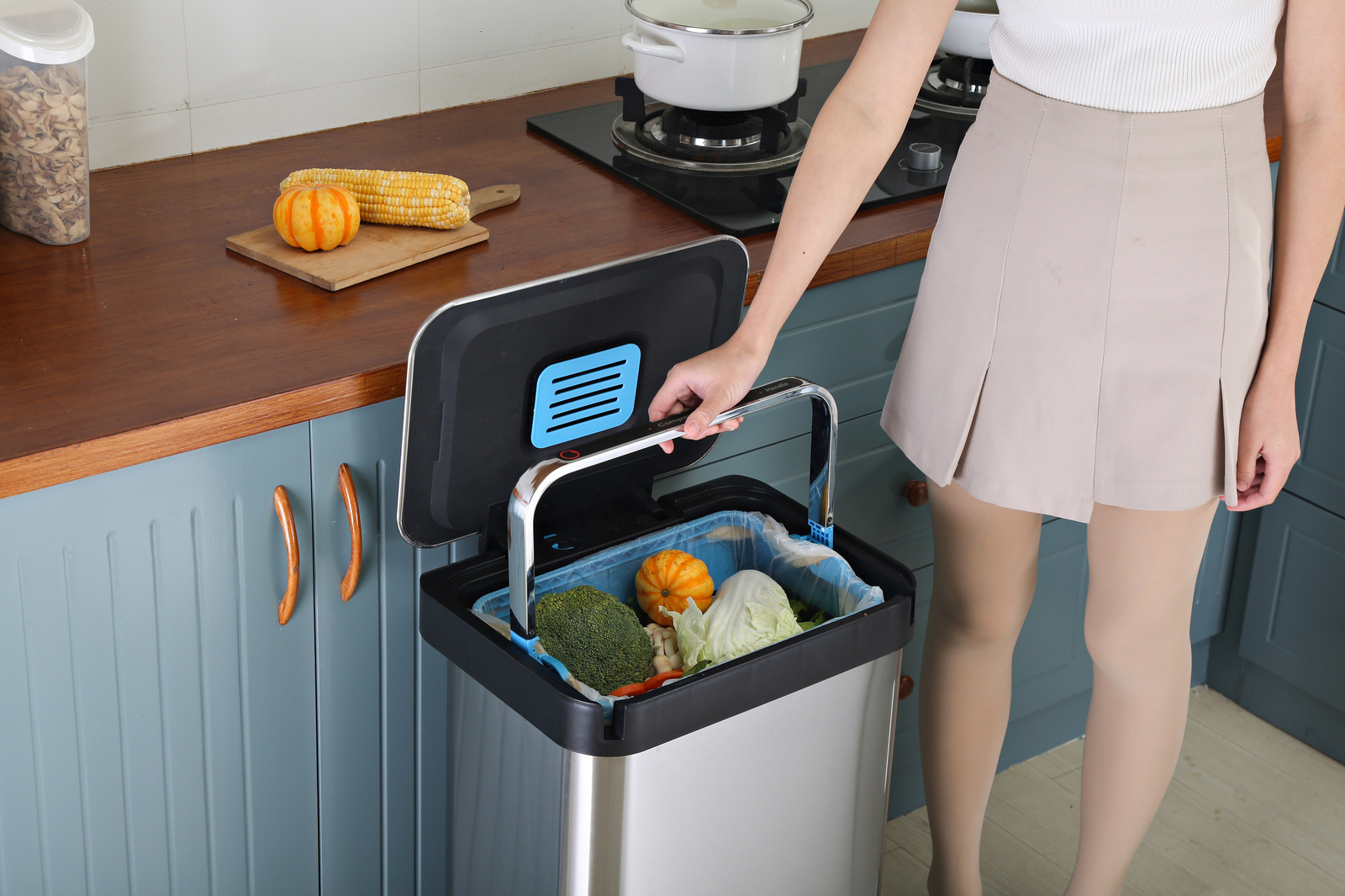 Fraser Country 40L Trash Compactor Rubbish Bin Silver at Mighty