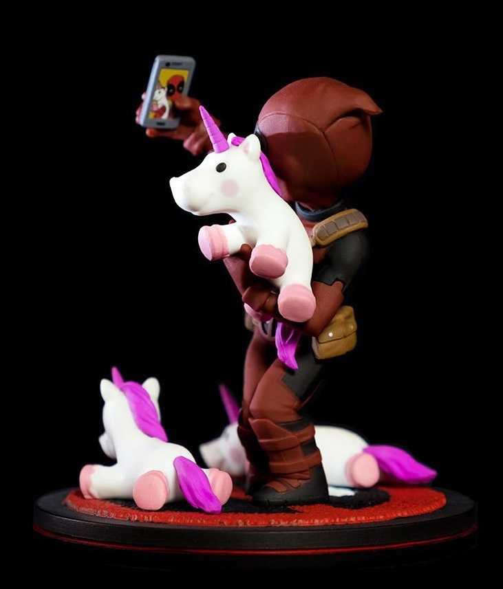 Deadpool: Unicorn Selfie - Q-Fig Diorama image