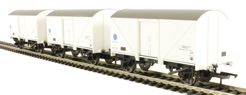 Hornby: 12-Ton Fish Vans - Blue Spot livery image