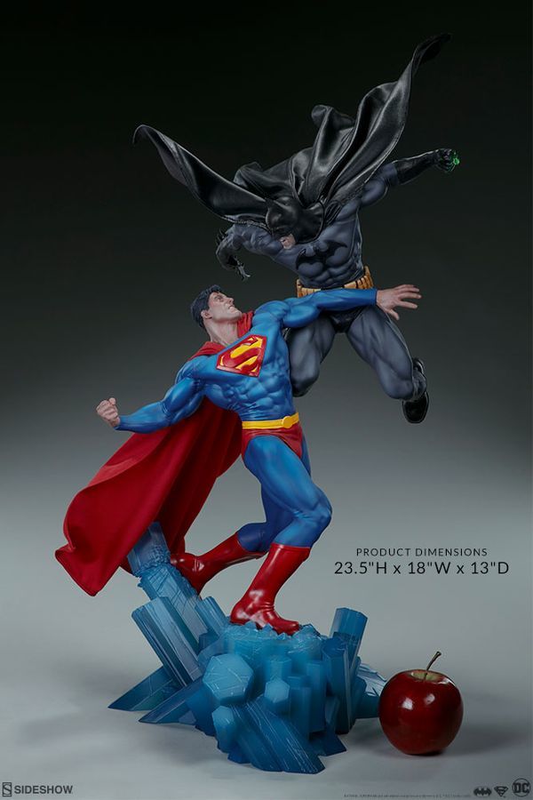 Batman vs Superman - 23.5" Diorama image