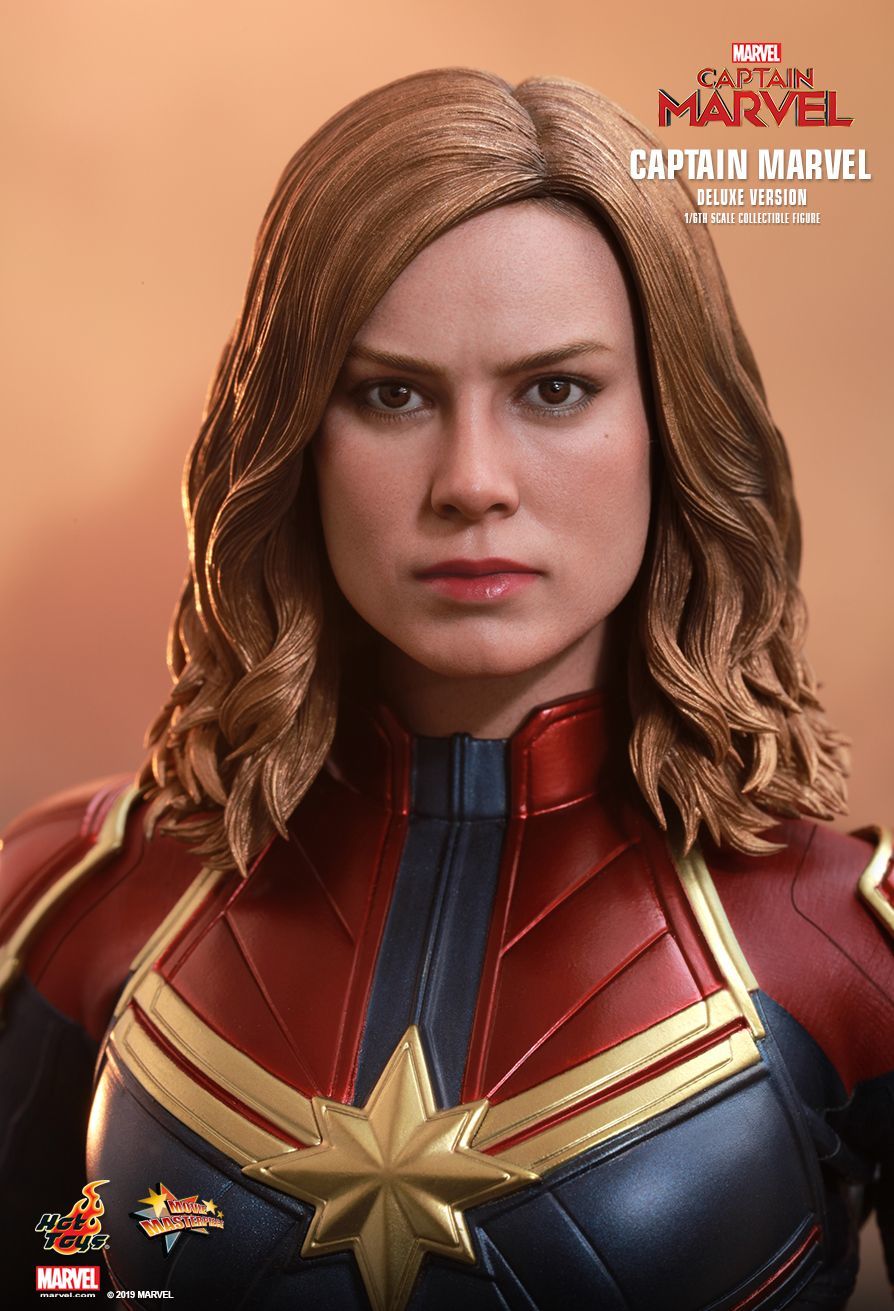 Captain Marvel (Deluxe) - 12" Articulated Figure image