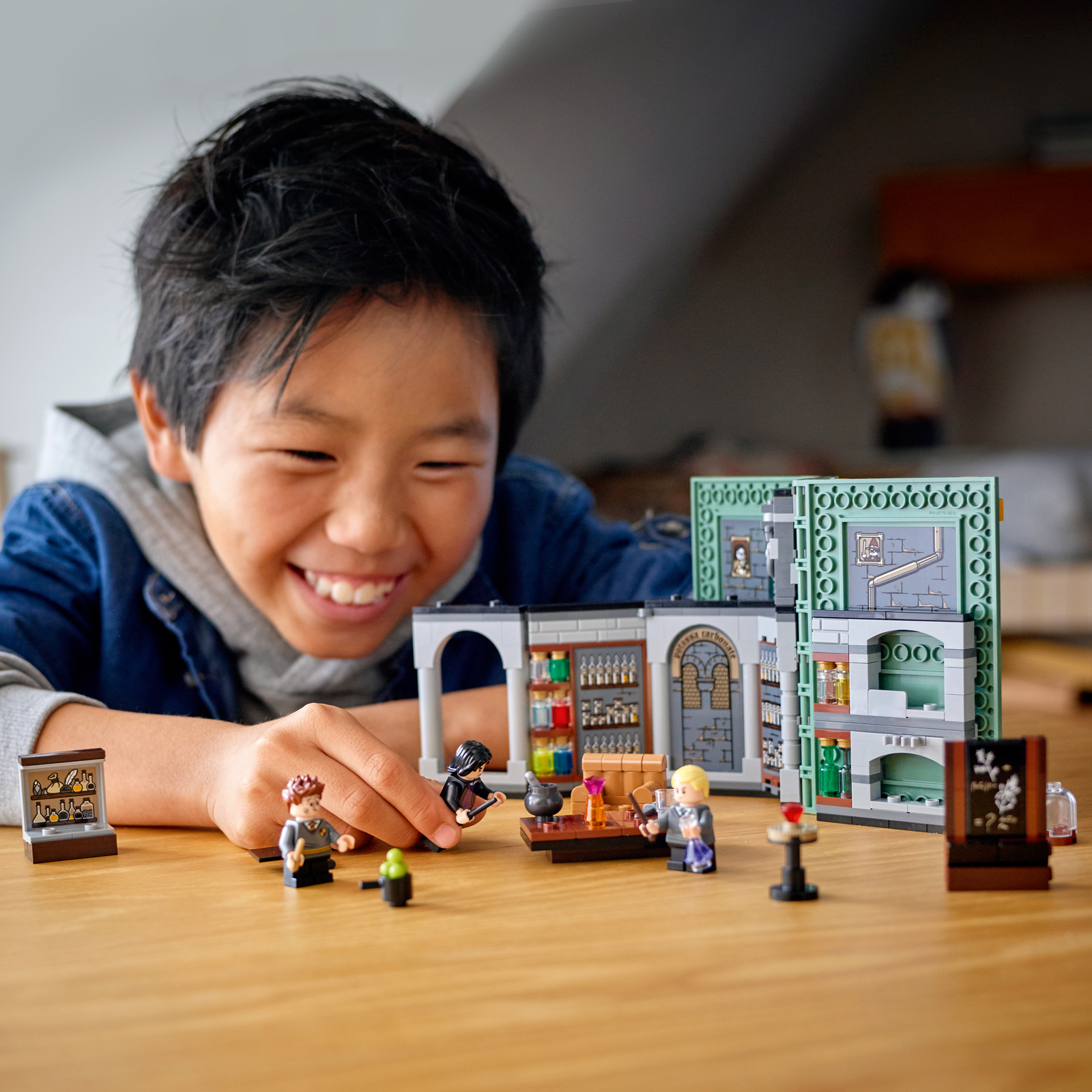 LEGO Harry Potter: Hogwarts Moment Potions Class (76383) image
