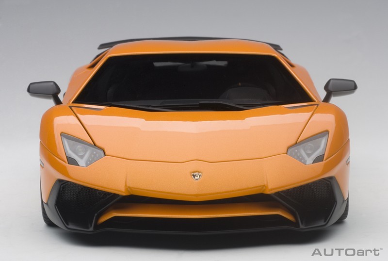 1/18 Lamborghini Aventador Lp750-4 Sv - Diecast Model image