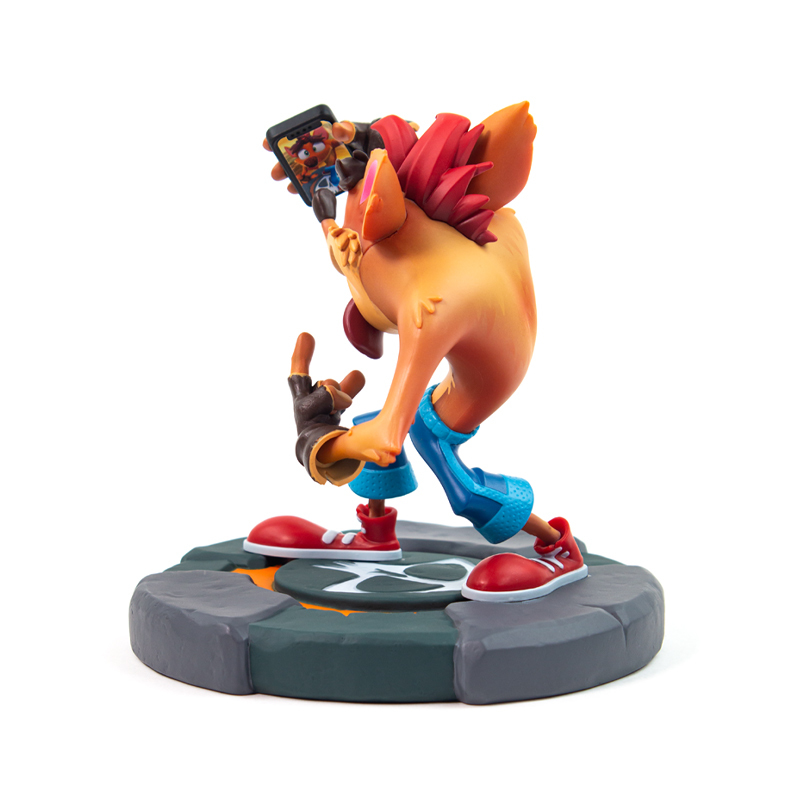 Crash Bandicoot (Selfie) - 7" Statue image