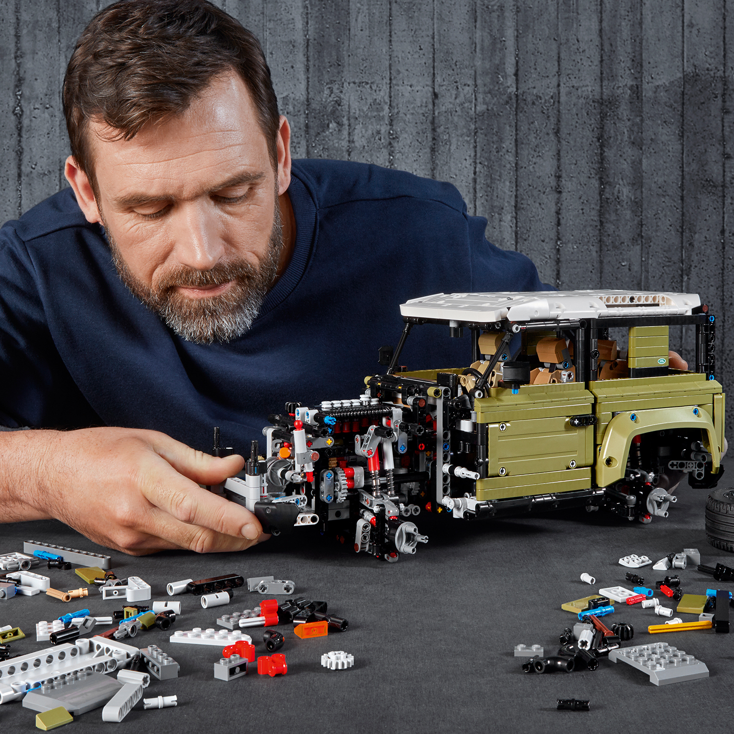 LEGO Technic - Land Rover Defender (42110) image