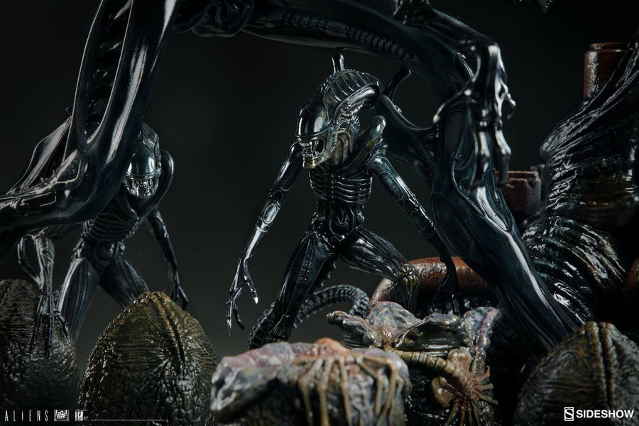 Aliens: Xenomorph Queen - 19" Maquette Statue image