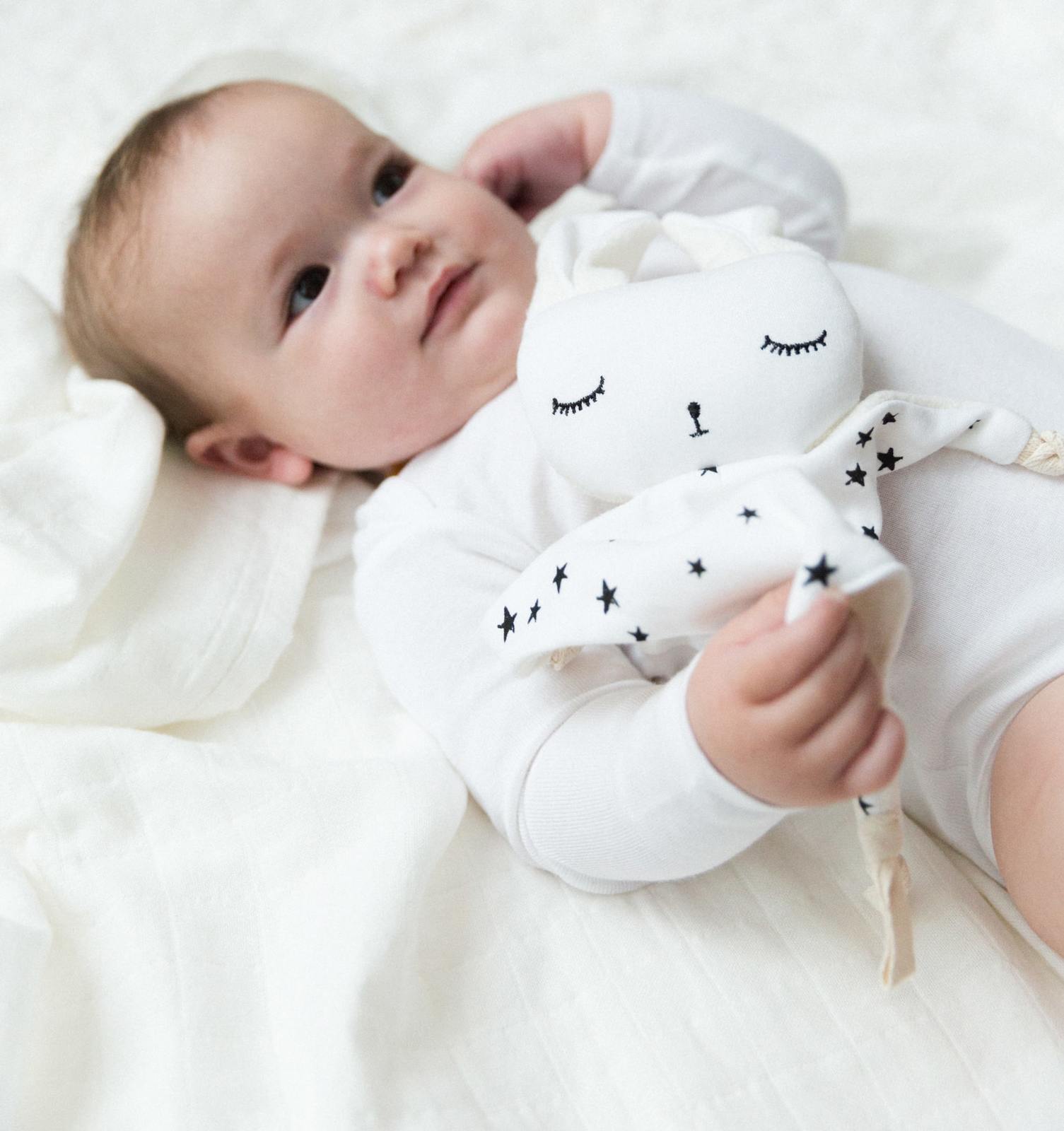 Wee Gallery: Organic Cuddle Bunny - Stars image