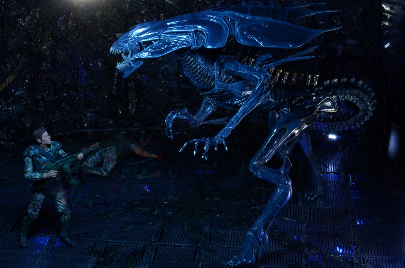 Aliens: Xenomorph Queen - Deluxe Action Figure image