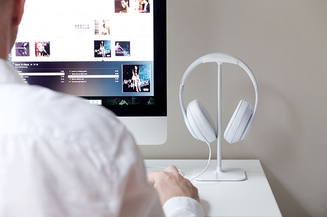 Bluelounge Posto Headphone Stand - White image