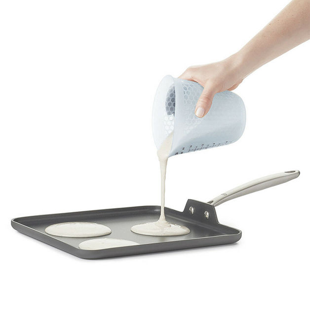 OXO Good Grips 1 Cup Squeeze Measuring Cup at Mighty Ape NZ