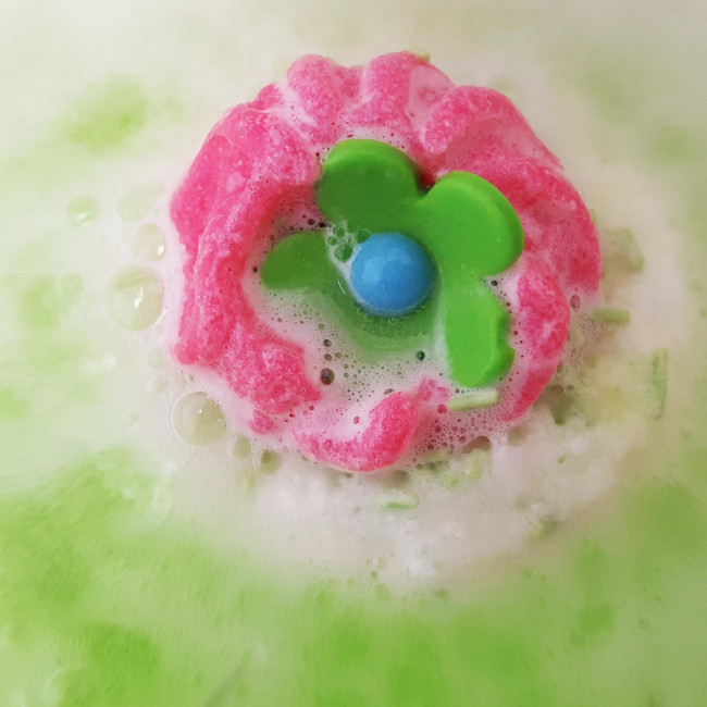 Bomb Cosmetics: Apple & Raspberry Swirl Blaster (160g) image