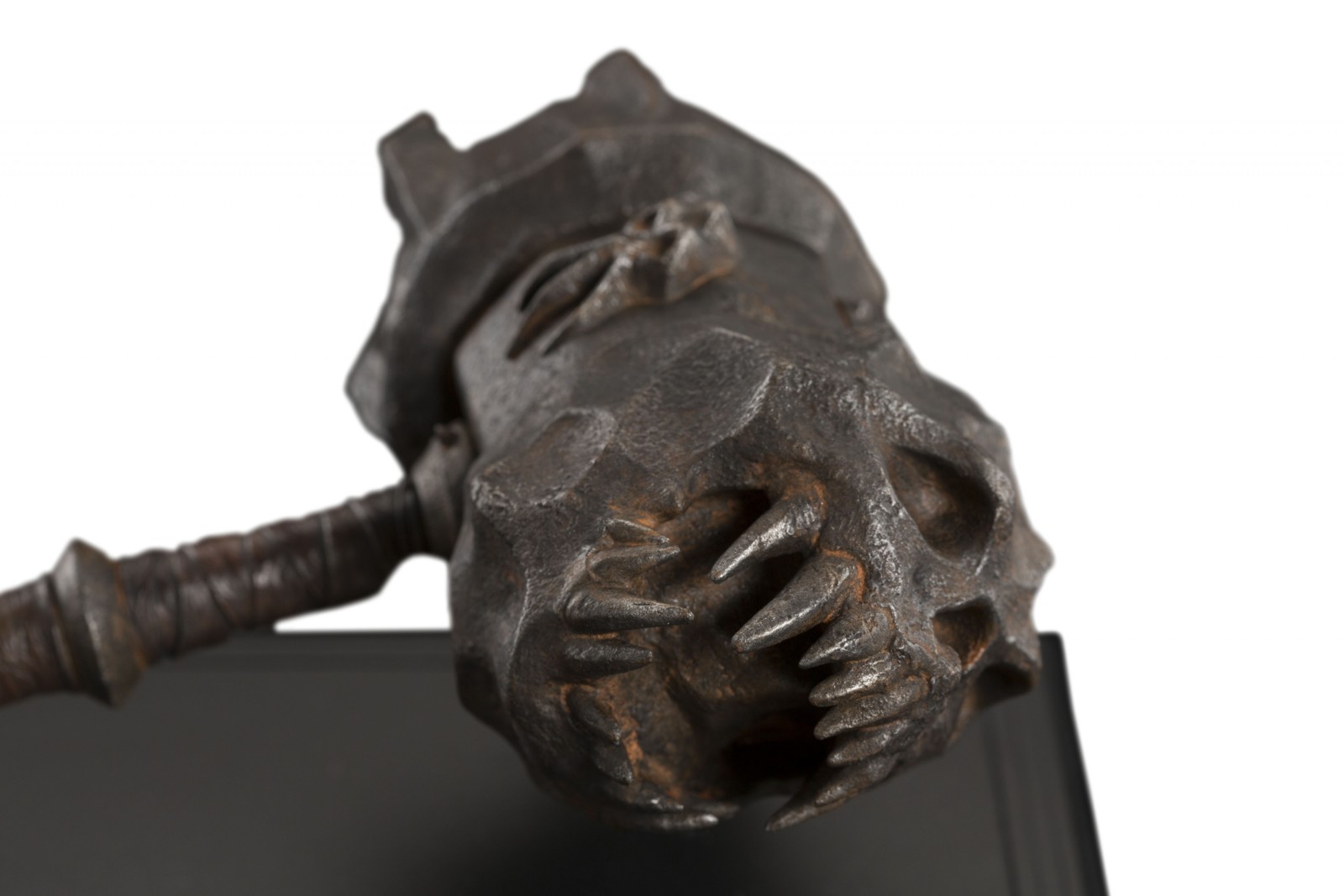 Warcraft Movie - 1:6 Skullbreaker of Blackhand Scale Replica image