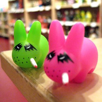 Stoner Fort 1.5" Smorkin' Labbit Vinyl Mini Figures (5-Pack) - Frank Kozik image