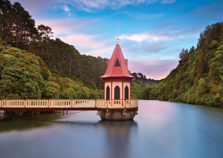 Holdson: Explore New Zealand: Series 2 - The Valve Tower Zealandia - 100 Piece Puzzle image