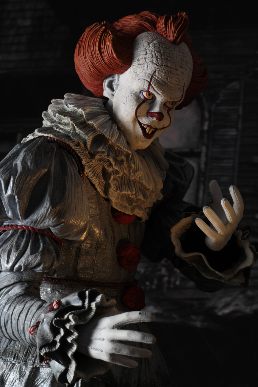 It (2017): Pennywise - 1:4 Scale Action Figure