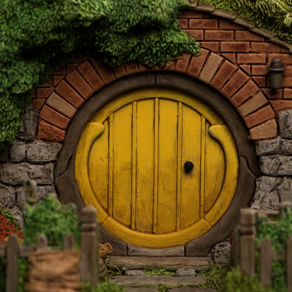 The Hobbit: 16 Bagshot Row - Hobbit Hole Statue