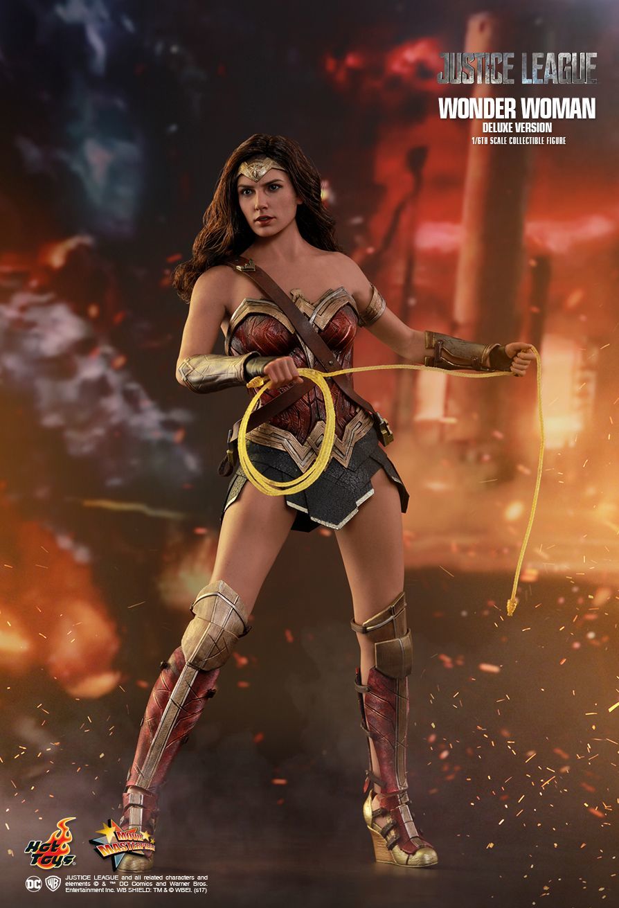 Justice League: Wonder Woman - 12" Deluxe Figure image