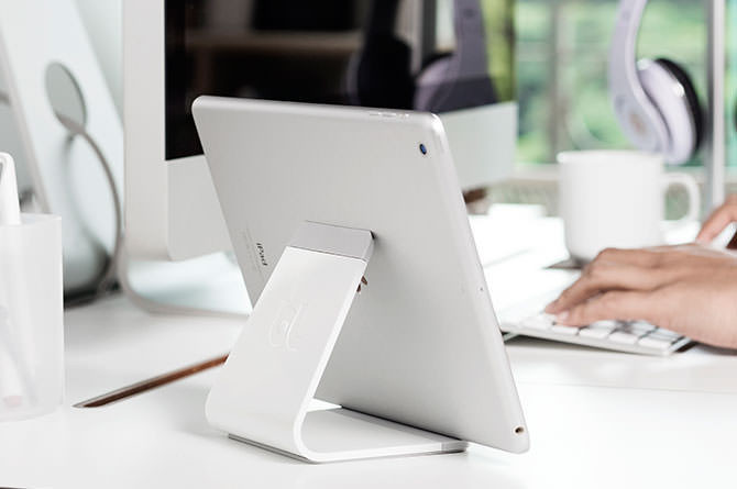 Bluelounge Mika Tablet Stand - White image