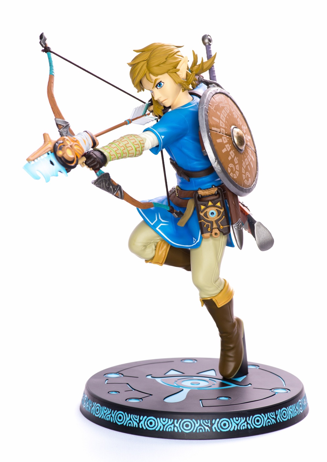 Legend of Zelda: Breath of the Wild: Link - 10" Premium Statue