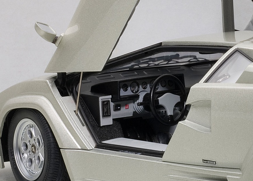 Autoart: 1/18 Lamborghini Countach 25th Anniversary Edition (Silver) image
