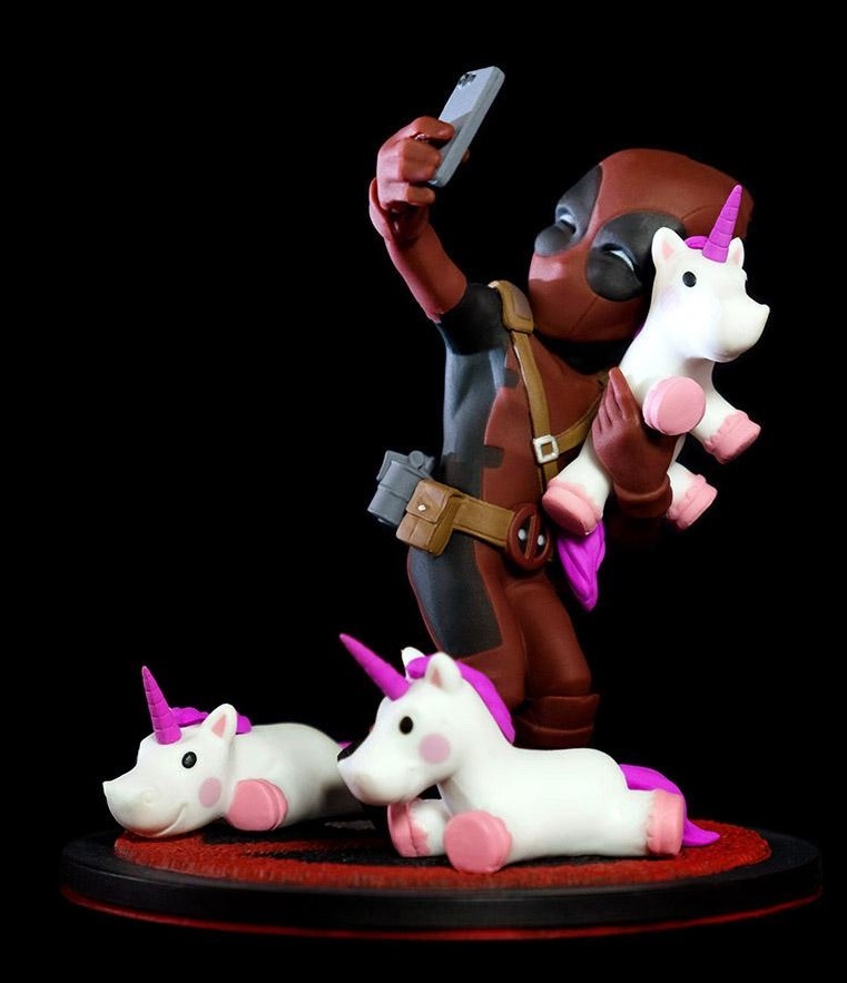 Deadpool: Unicorn Selfie - Q-Fig Diorama image