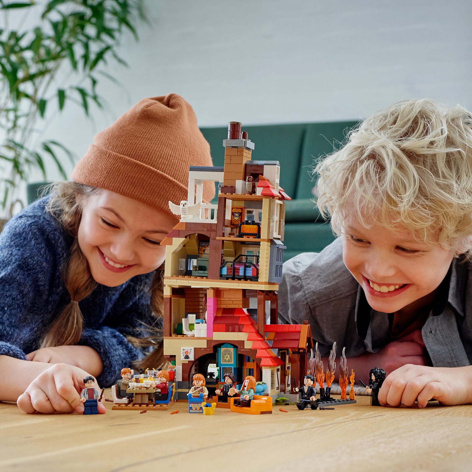 LEGO Harry Potter: Attack on the Burrow - (75980) image