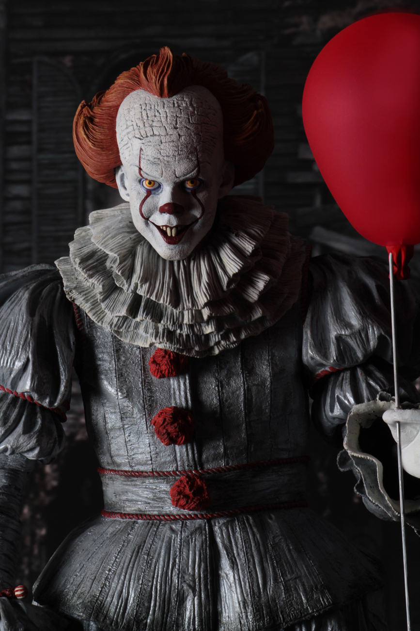 It (2017): Pennywise - 1:4 Scale Action Figure