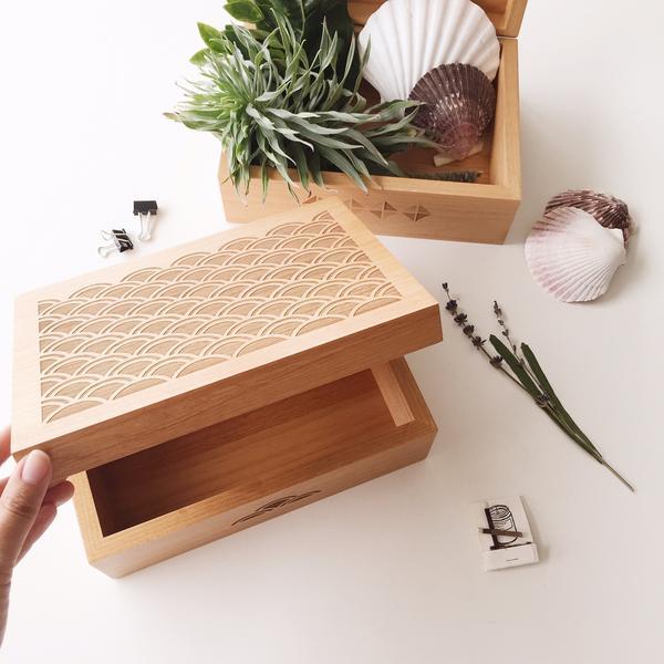 Cardtorial Wooden Box - Light Scallop