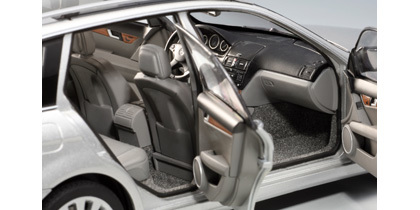 AUTOart 1/18 Mercedes Benz C Class T-Model S204 Elegance (Silver) Diecast Model image
