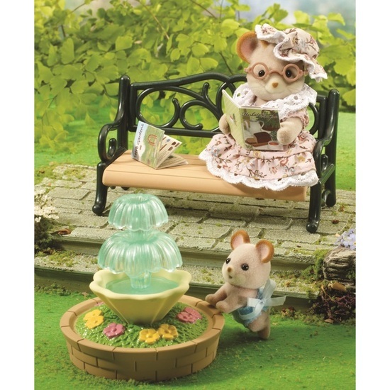 Sylvanian Families: Ornate Garden Bench & Fountain