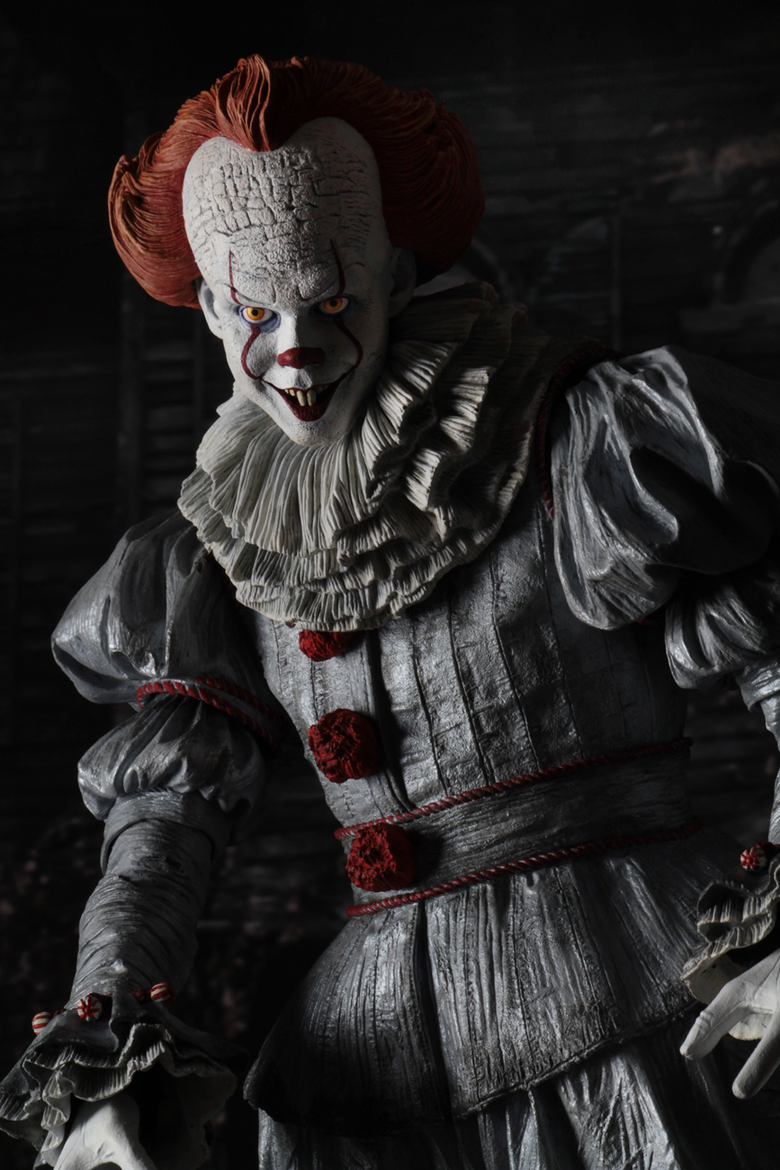 It (2017): Pennywise - 1:4 Scale Action Figure