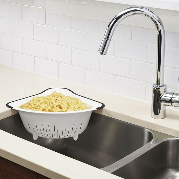 OXO Good Grips Corner Colander at Mighty Ape NZ