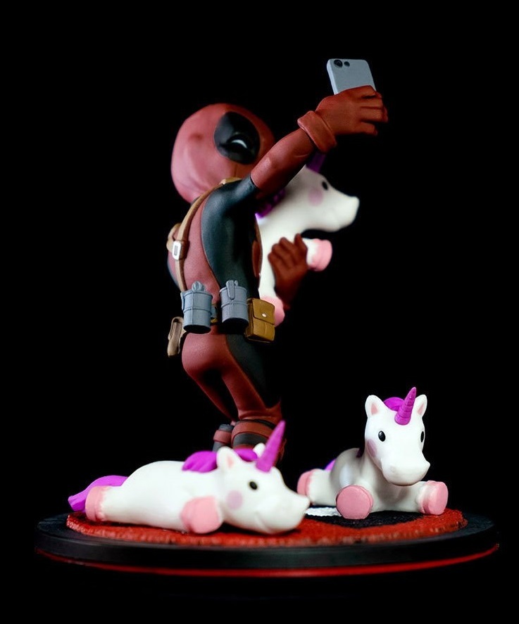 Deadpool: Unicorn Selfie - Q-Fig Diorama