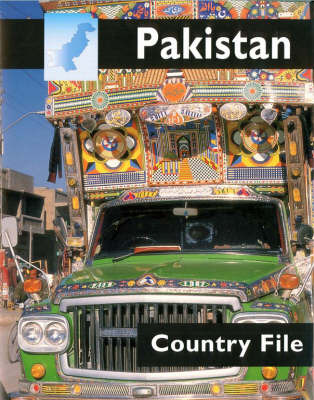 Pakistan on Paperback by Ian Graham