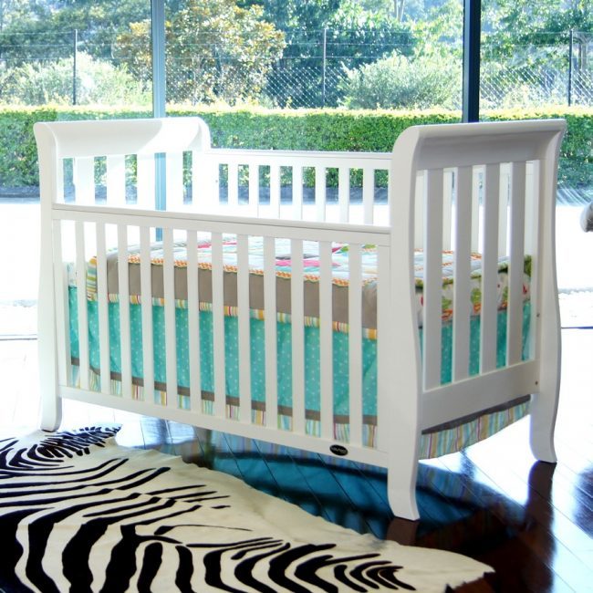 Babyhood: Sleigh Cot - White