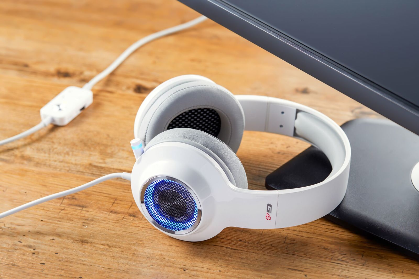 Edifier G4 Gaming Headset - White (PC & PS4) for image