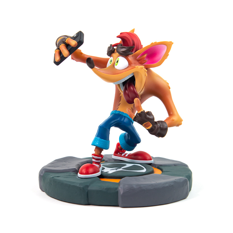 Crash Bandicoot 4: Crash (Selfie) - 7" Statue image