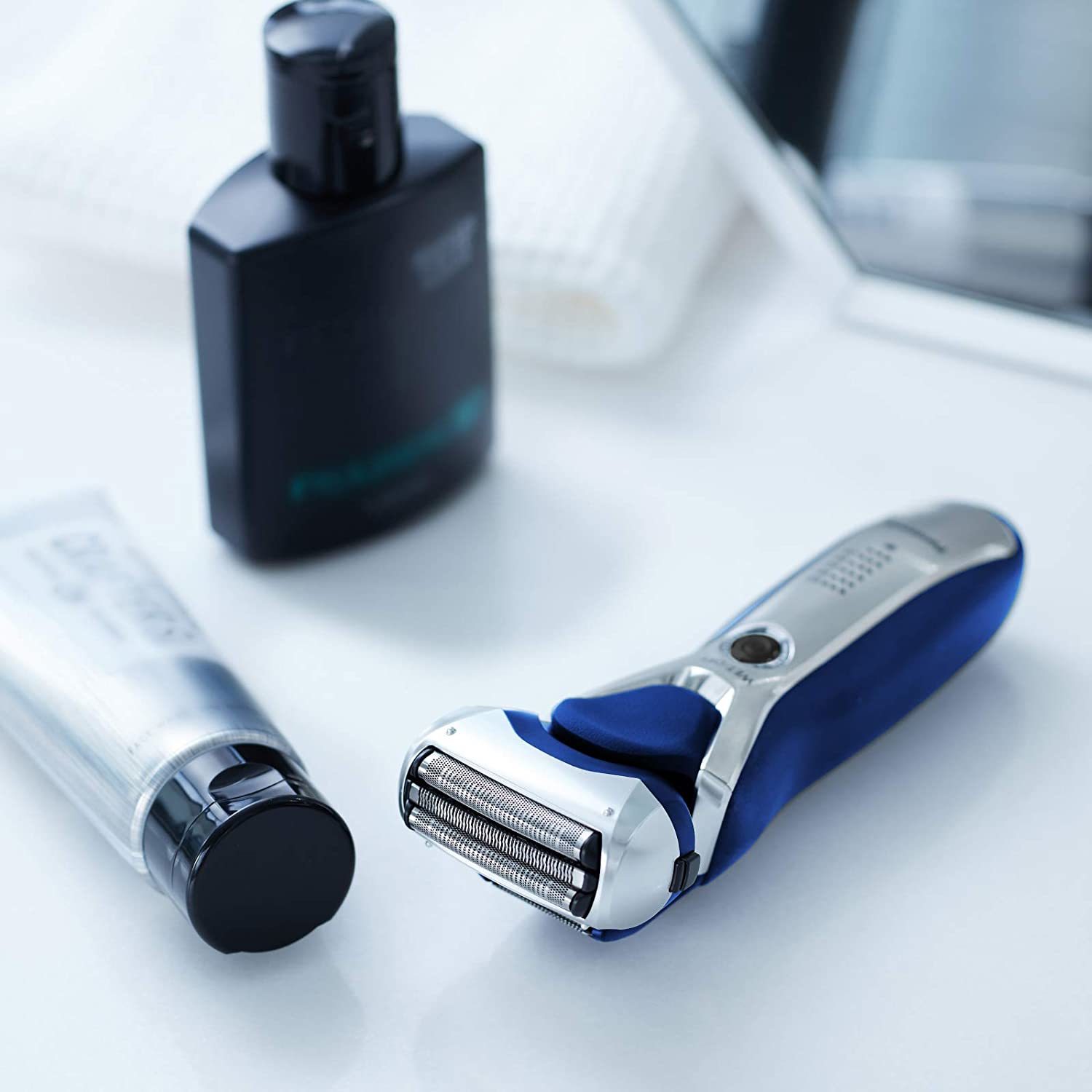 Panasonic Wet & Dry Rechargeable Foil Shaver at Mighty Ape NZ