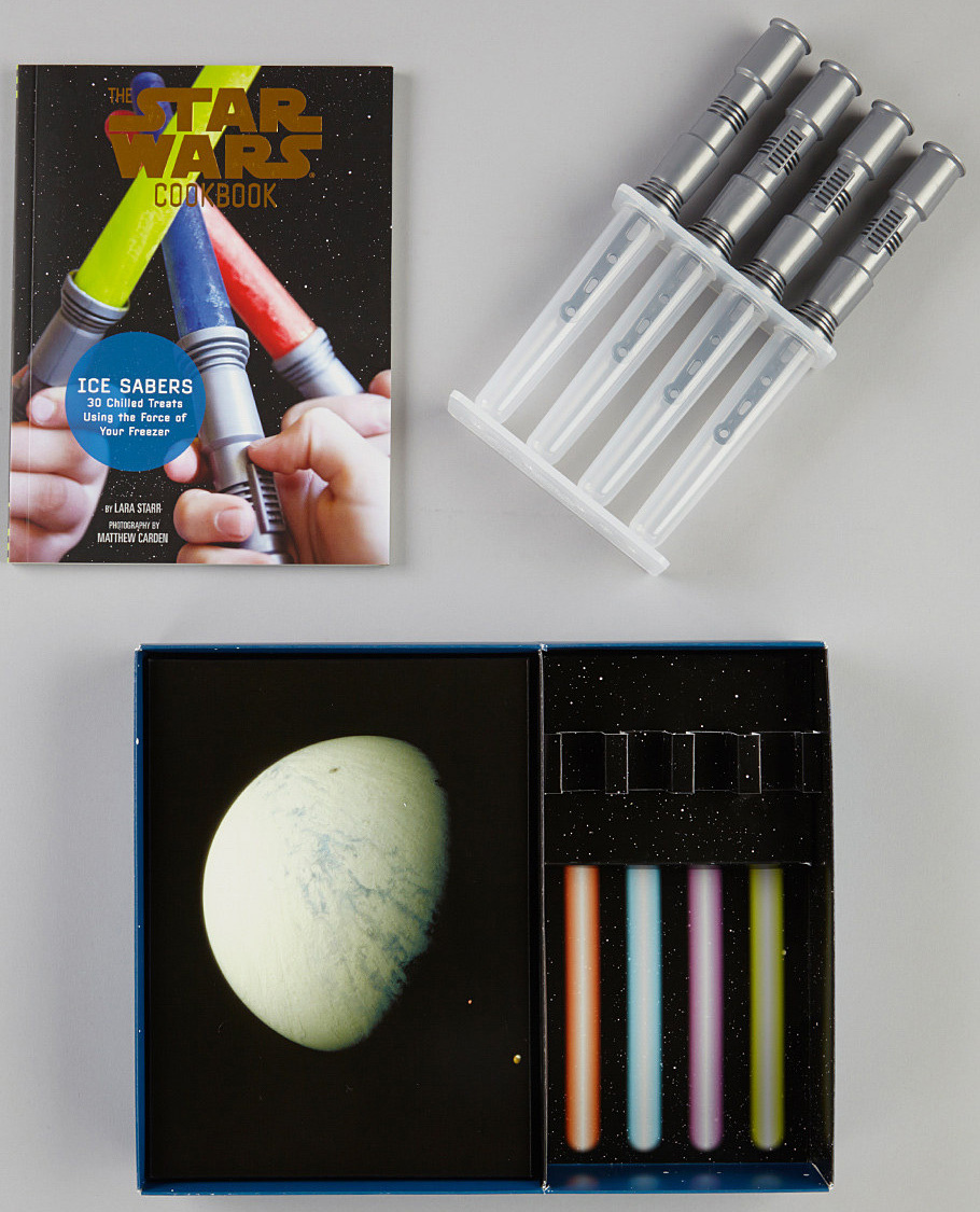 Star Wars Cookbook Ice Sabers Kit: 30 Chilled Treats Using the Force of Your Freezer! by Lara Starr image