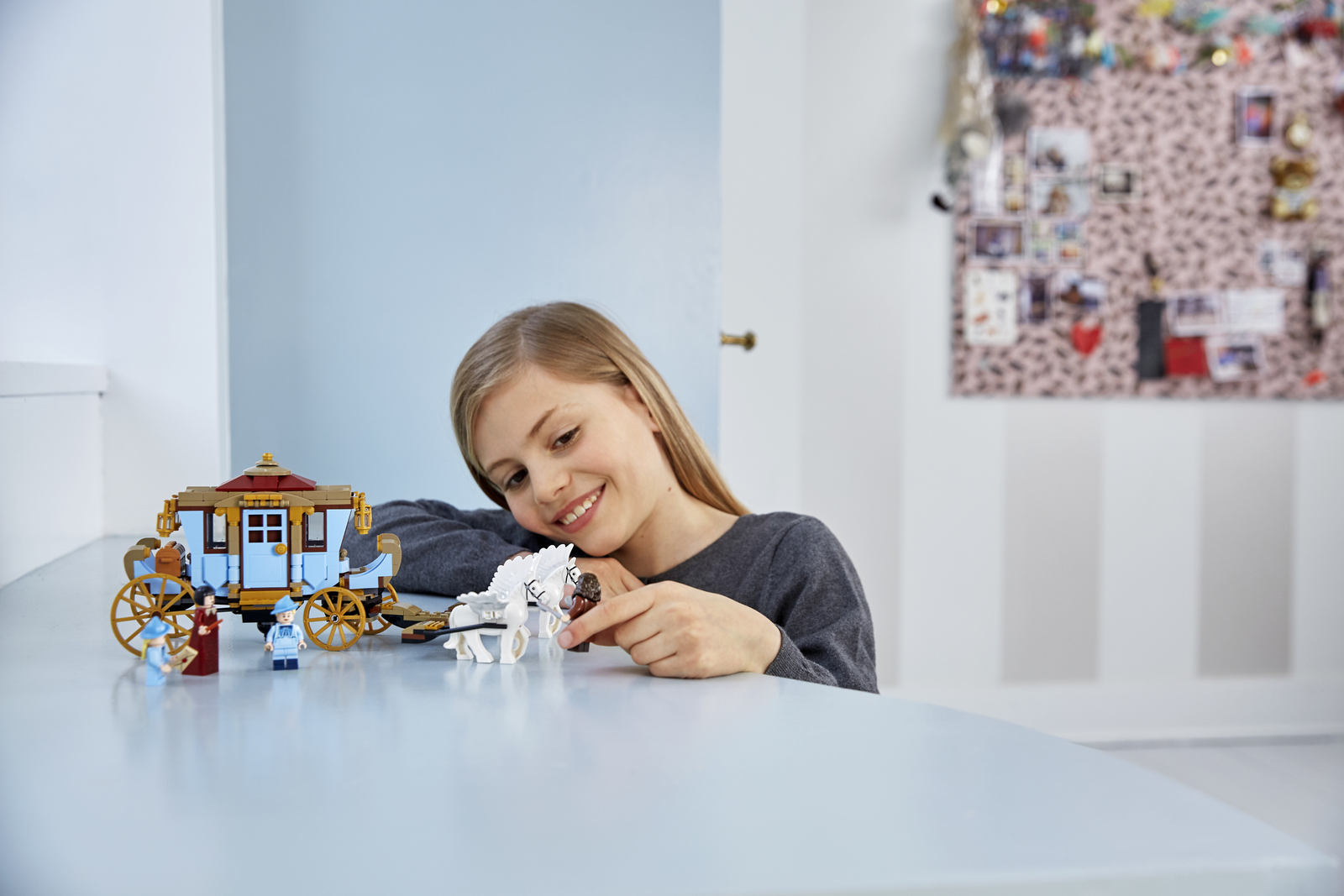 LEGO: Harry Potter - Beauxbatons' Carriage: Arrival at Hogwarts (75958) image