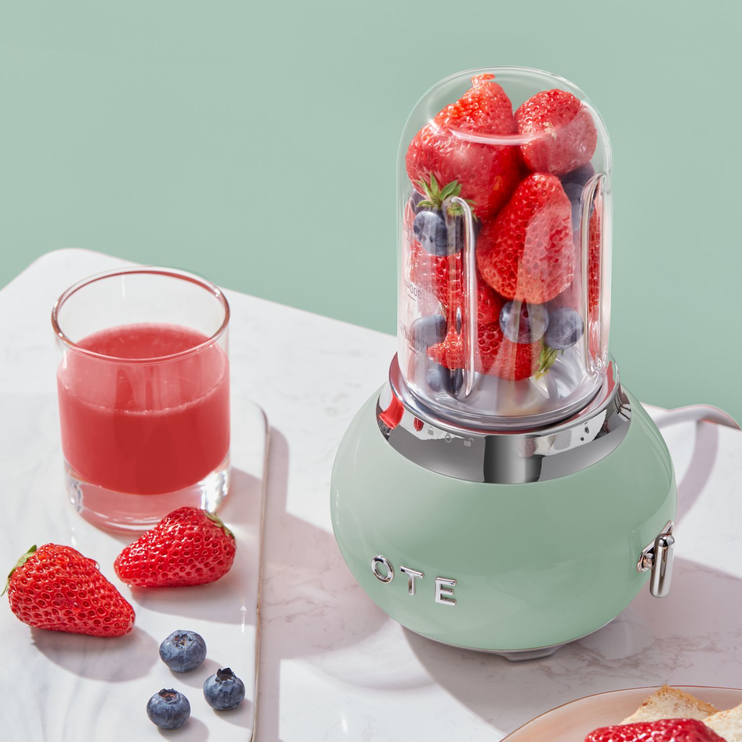 Buy OTE Retro Style Electric Smoothie Blender Mint Green at Mighty Ape NZ