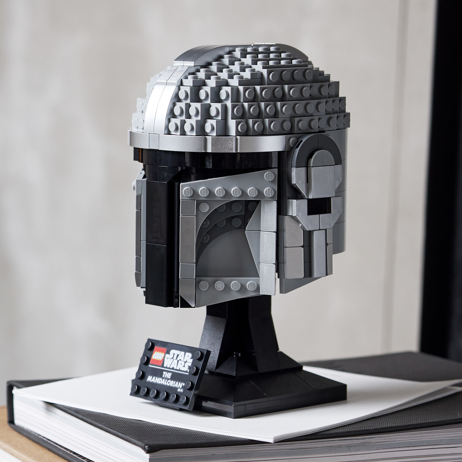 LEGO Star Wars: The Mandalorian Helmet - (75328) image