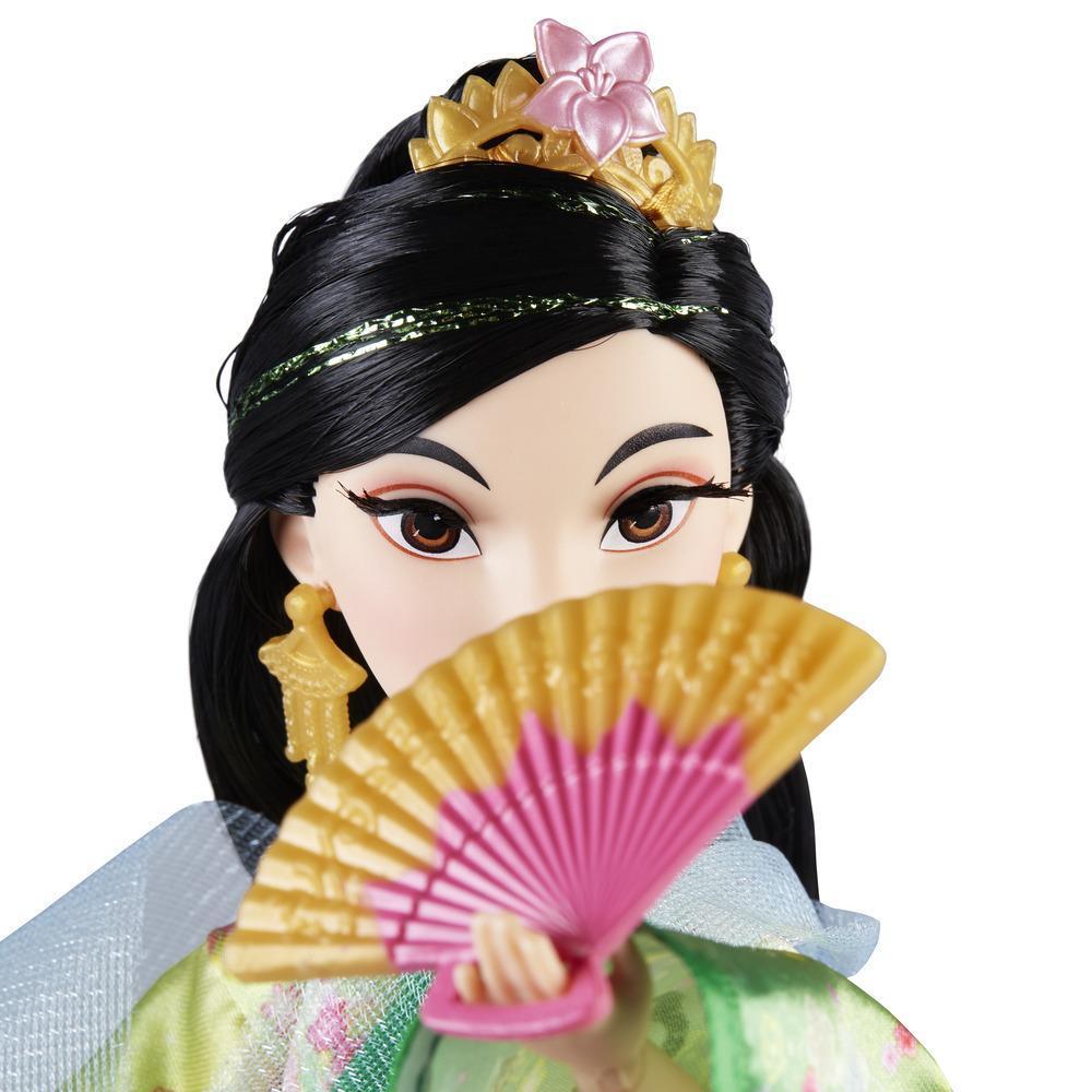 Disney: Princess Royal Collection - Mulan Deluxe Fashion Doll