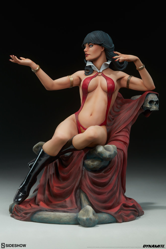 Vampirella - 10" Premium Statue image