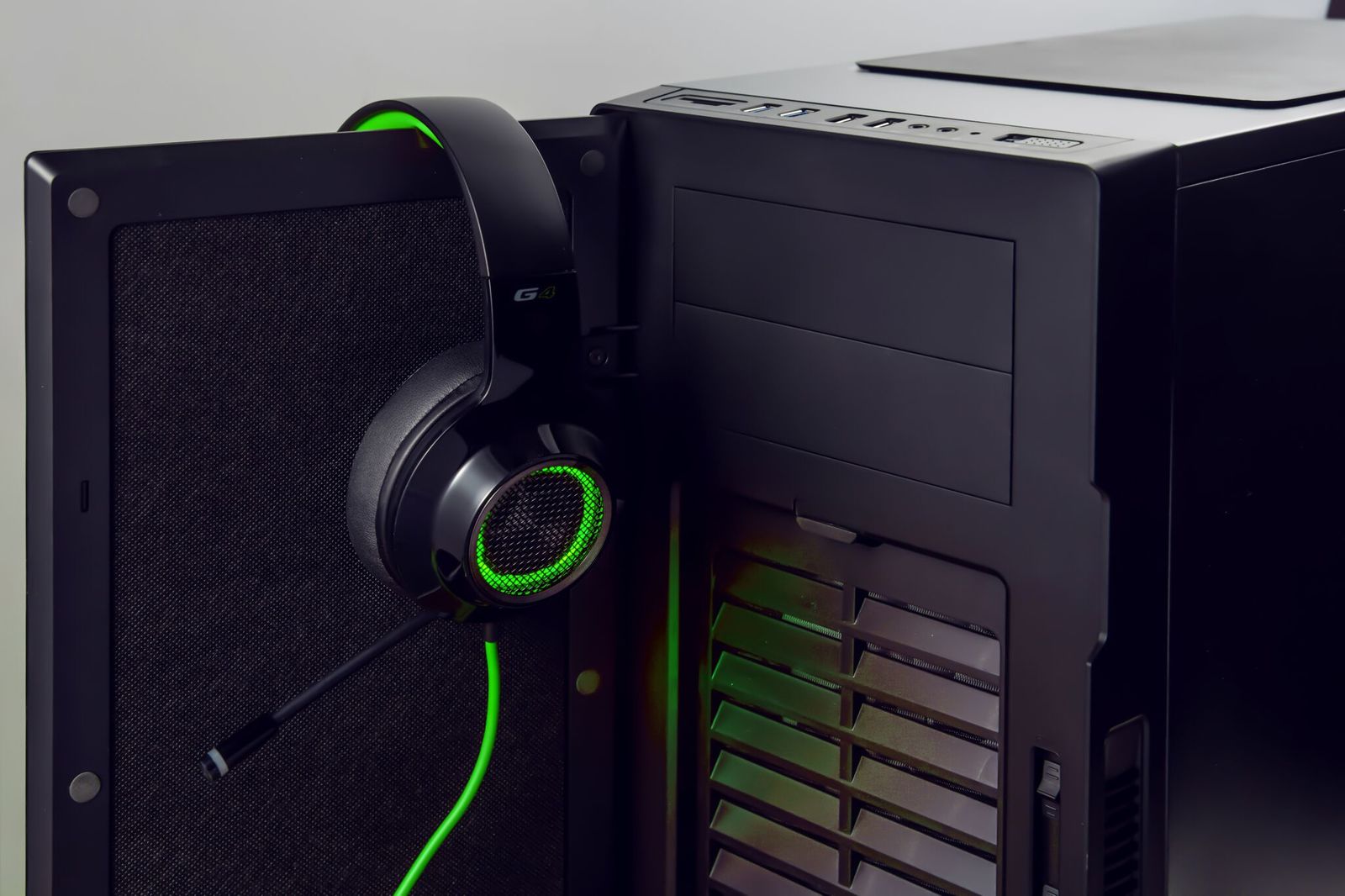 Edifier G4 Gaming Headset - Green (PC & PS4) for image