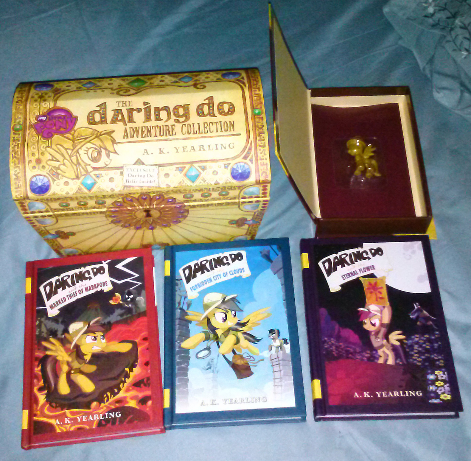 My Little Pony: The Daring Do Adventure Collection Box Set (3 Books & Exclusive Figure) on Hardback by A K Yearling