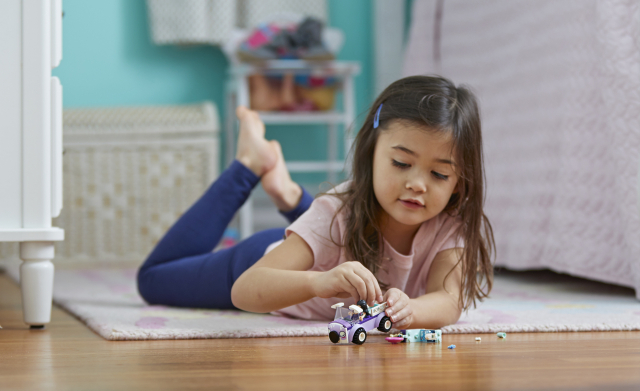 LEGO Friends: Emma's Mobile Vet Clinic (41360) image
