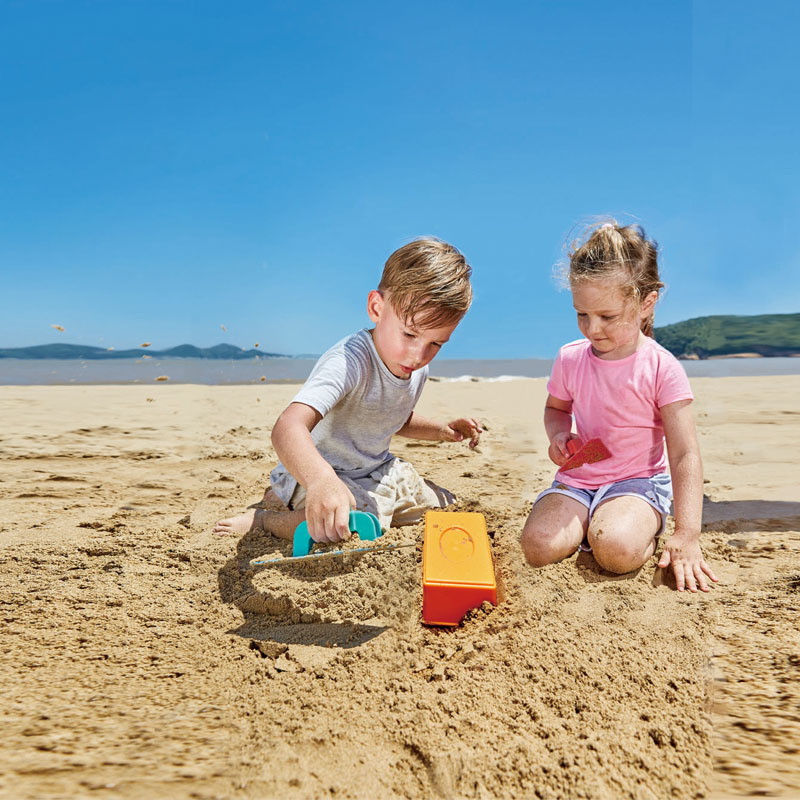 Hape: Master Bricklayer Beach Playset image