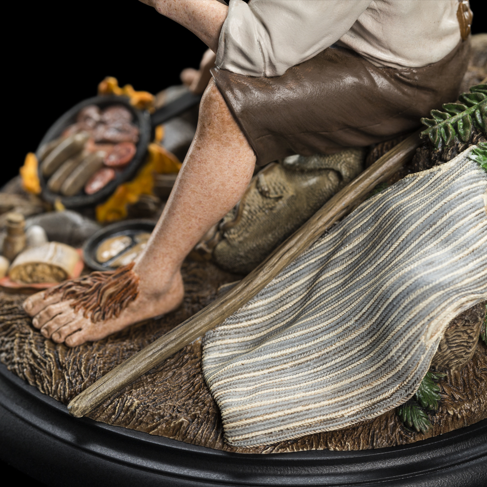 Samwise Gamgee Gandalf Statue image