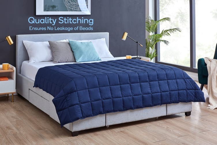 Kogan Mink Dot 7kg Weighted Cotton Blanket Navy at Mighty Ape NZ